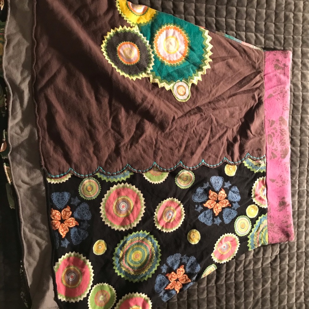 Unique skirt - Picture 2 of 3